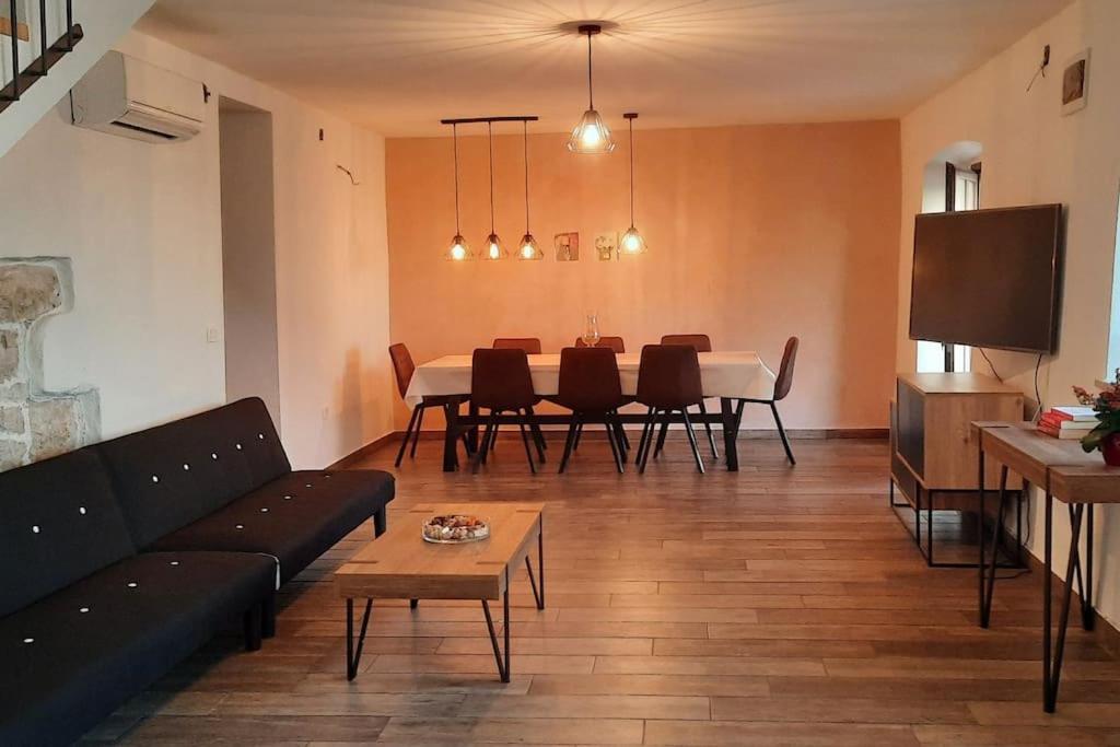 Holiday Home For 8 People, Pool + Sea View Vilanija エクステリア 写真