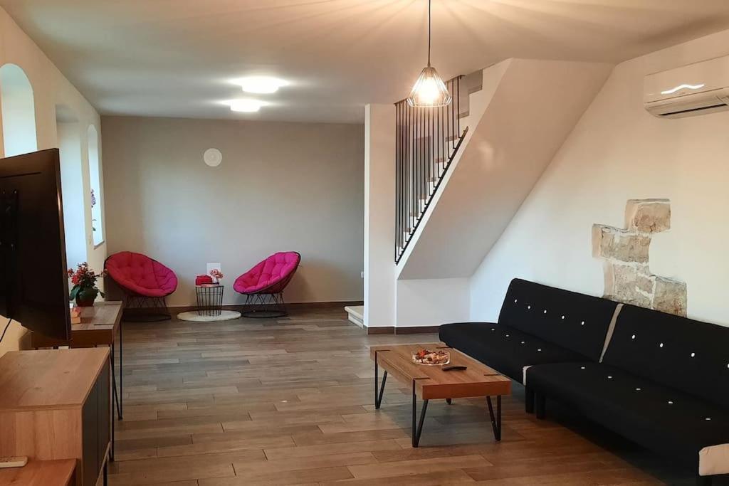 Holiday Home For 8 People, Pool + Sea View Vilanija エクステリア 写真