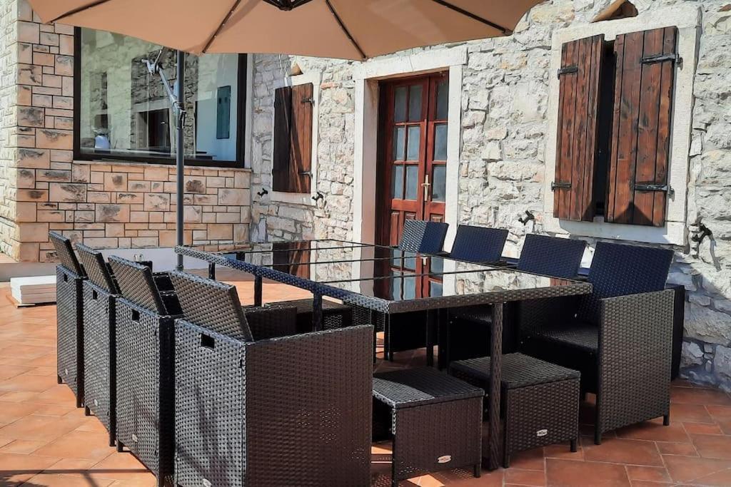 Holiday Home For 8 People, Pool + Sea View Vilanija エクステリア 写真